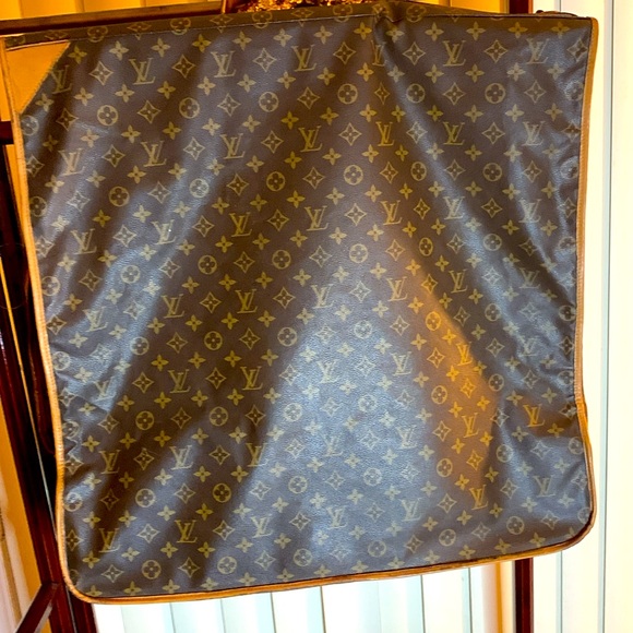 Louis Vuitton Malletier - Picture 4 of 9